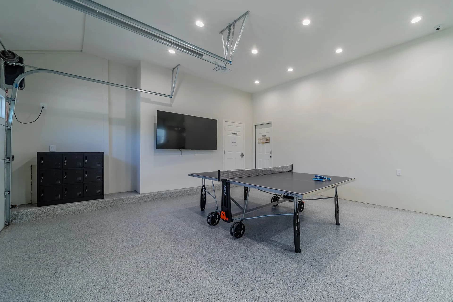 Exterior - iVital-Wellness-Garage-Tennis.webp