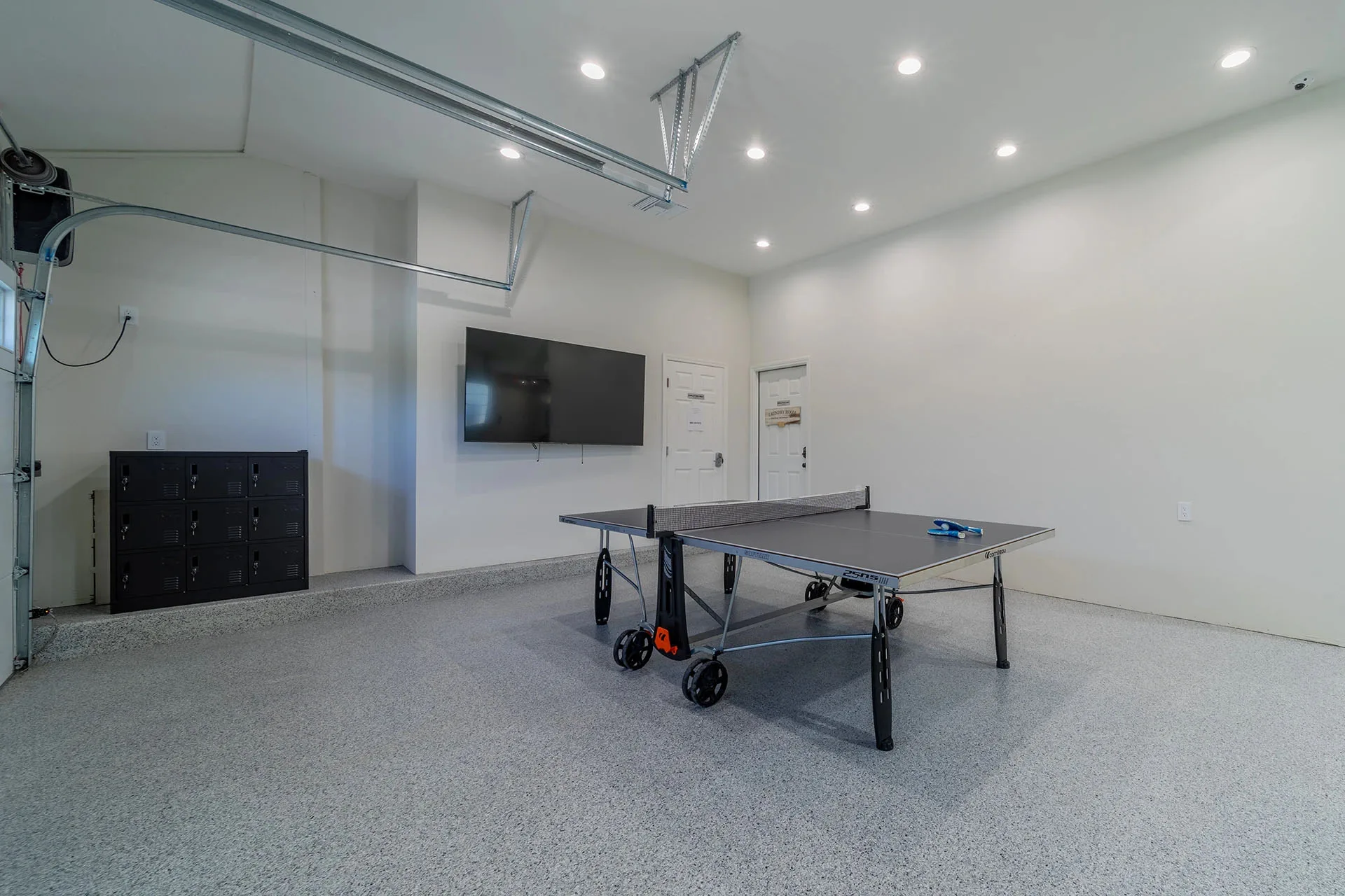 Exterior - iVital-Wellness-Garage-Tennis.webp